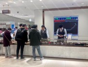 黄金回收门道多：金价起落该不该卖？北京金店现变现潮