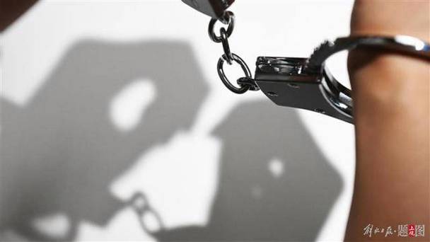 冒用身份证借贷被判刑_扬州女子冒用身份证找工作_冒用身份网上贷款