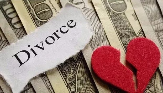 婚前贷款房产证加名字_婚前房产证加名_房产加名风险